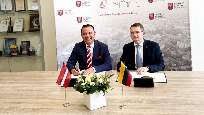 Latvijas un Lietuvas veselības ministri paraksta nolīgumu