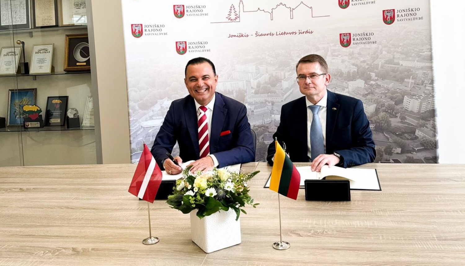 Latvijas un Lietuvas veselības ministri paraksta nolīgumu